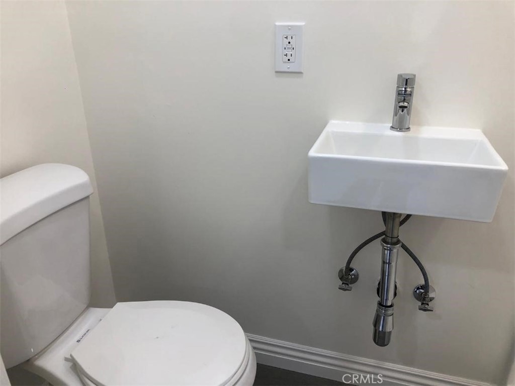 Los Angeles, California, 90044, United States, 2 Bedrooms Bedrooms, ,1 BathroomBathrooms,Residential,For Sale,2031472