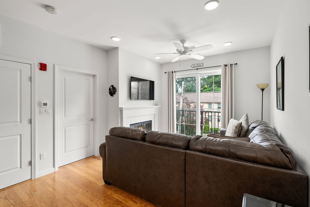 Canton, Massachusetts, 02021, United States, 1 Bedroom Bedrooms, ,1 BathroomBathrooms,Residential,For Sale,1917875