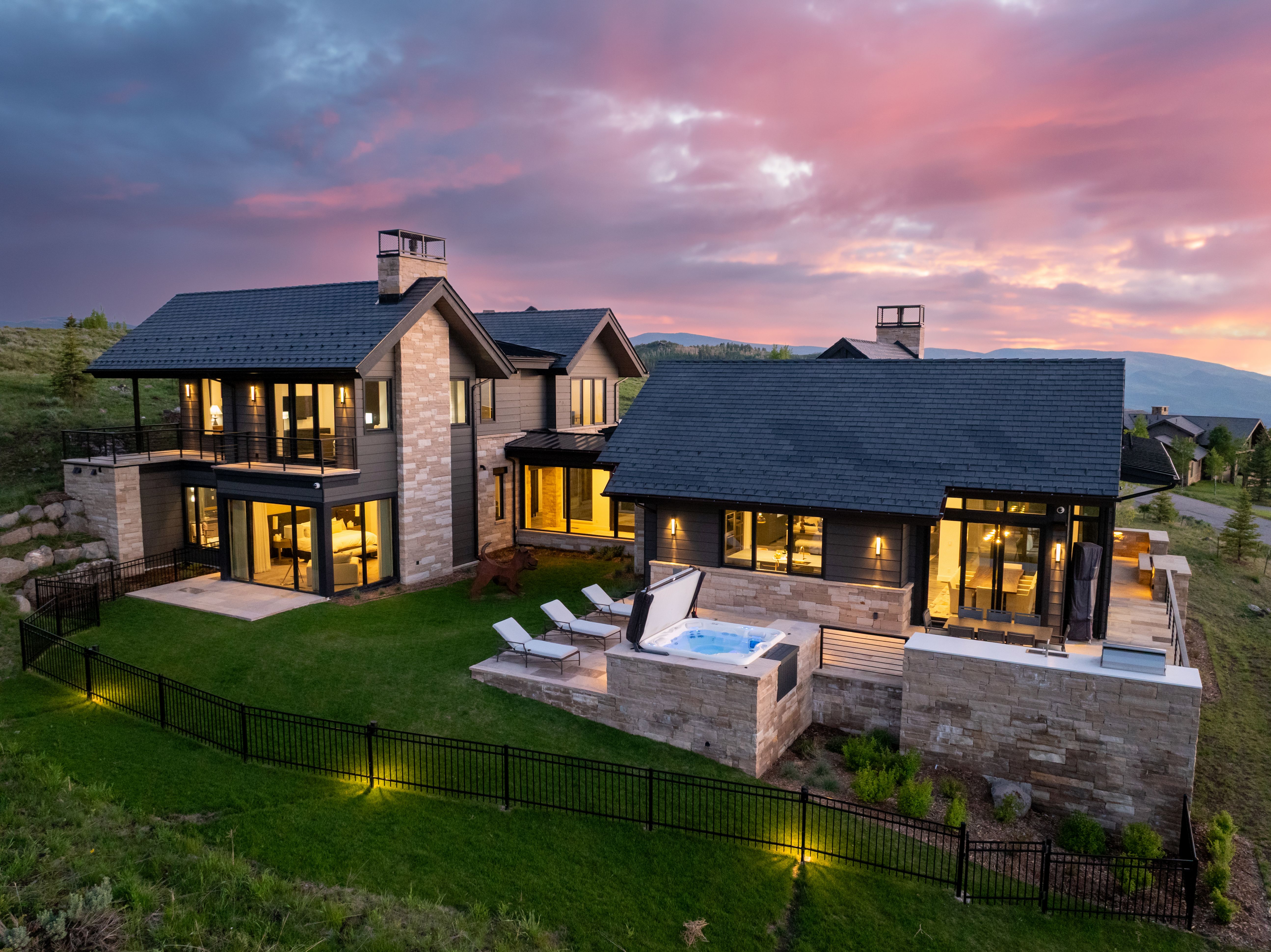  Designed to Embrace Both Grand Entertaining and Everyday Mountain Living - 物件實景