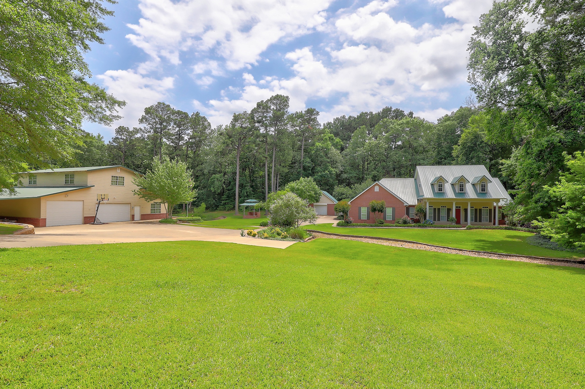 Texarkana, Texas, 75503, United States, 3 Bedrooms Bedrooms, ,4 BathroomsBathrooms,Residential,For Sale,1841636