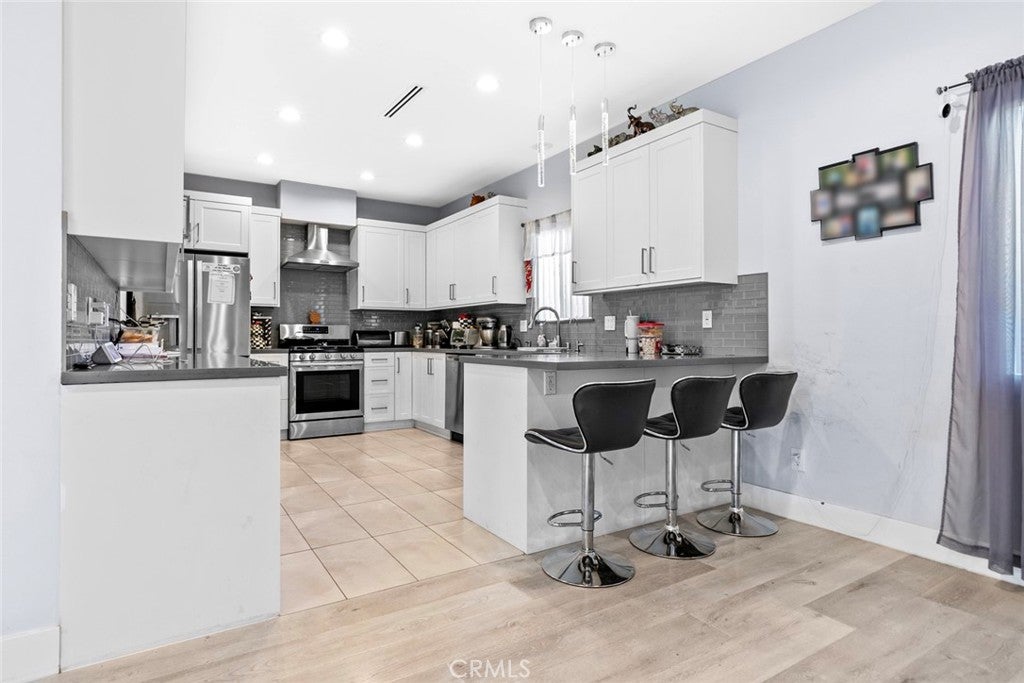 Sun Valley, California, 91352, United States, 5 Bedrooms Bedrooms, ,3 BathroomsBathrooms,Residential,For Sale,1987876