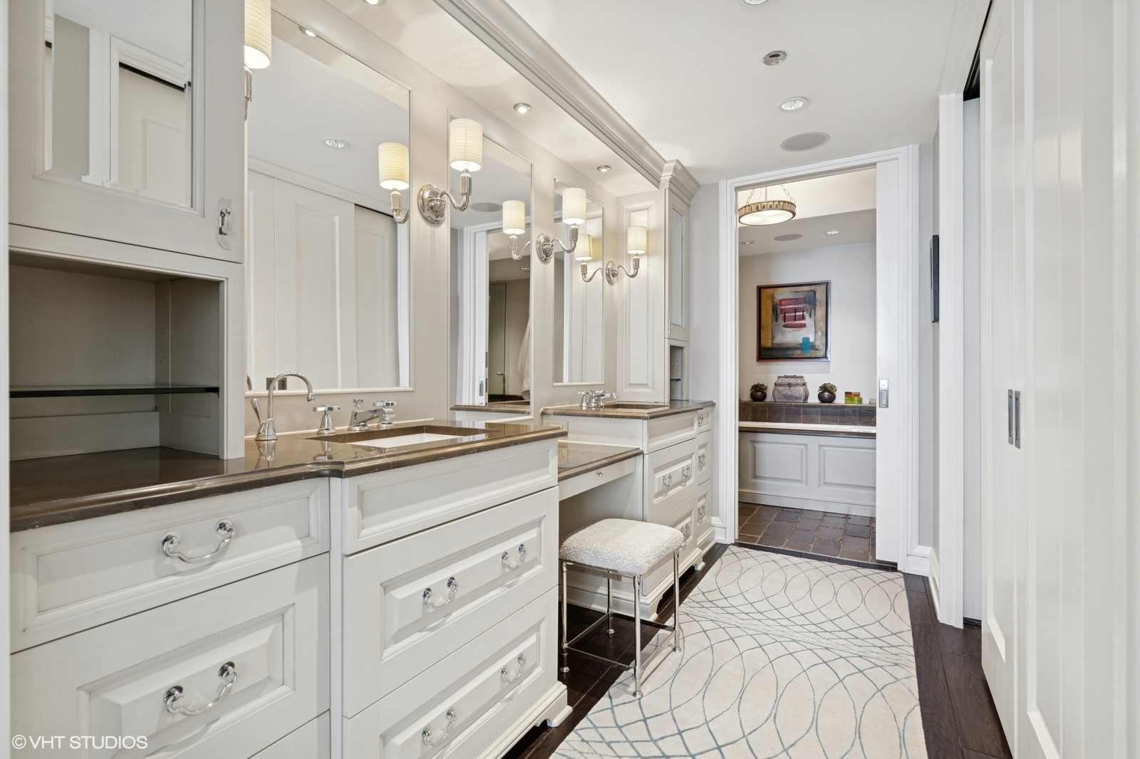 Chicago, Illinois, 60611, United States, 3 Bedrooms Bedrooms, ,3 BathroomsBathrooms,Residential,For Sale,1941703