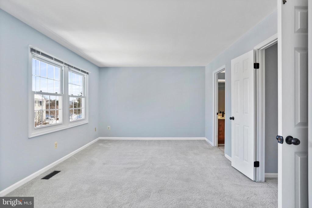 Sterling, Virginia, 20164, United States, 2 Bedrooms Bedrooms, ,3 BathroomsBathrooms,Residential,For Sale,2015095