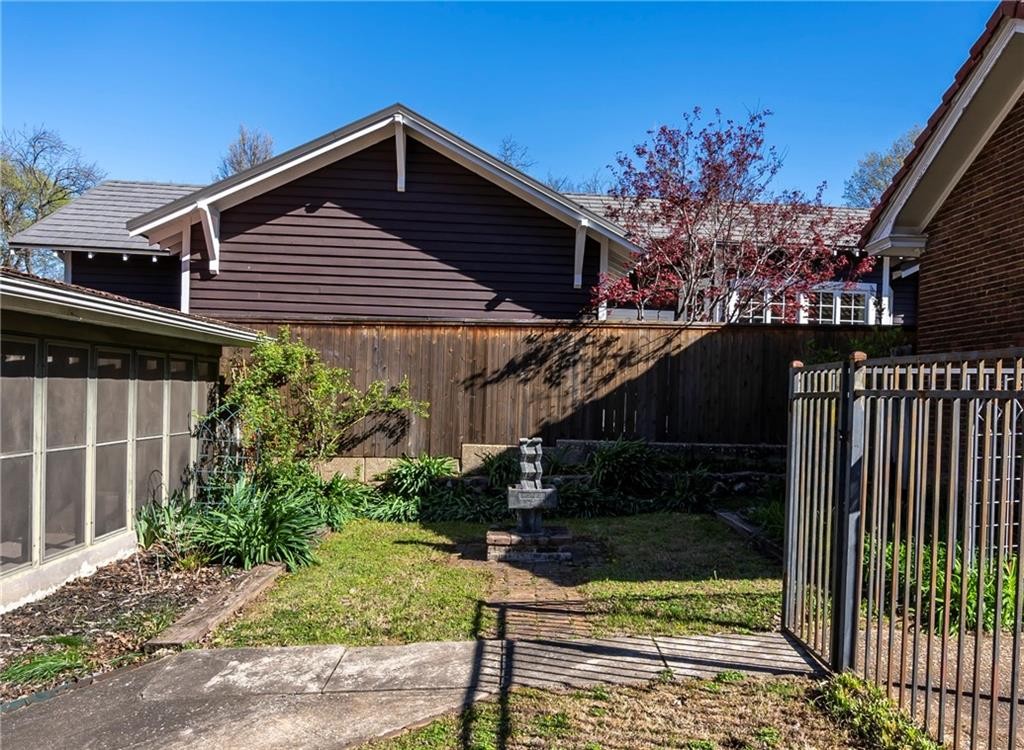 Siloam Springs, Arkansas, 72761, United States, 5 Bedrooms Bedrooms, ,3 BathroomsBathrooms,Residential,For Sale,1984286