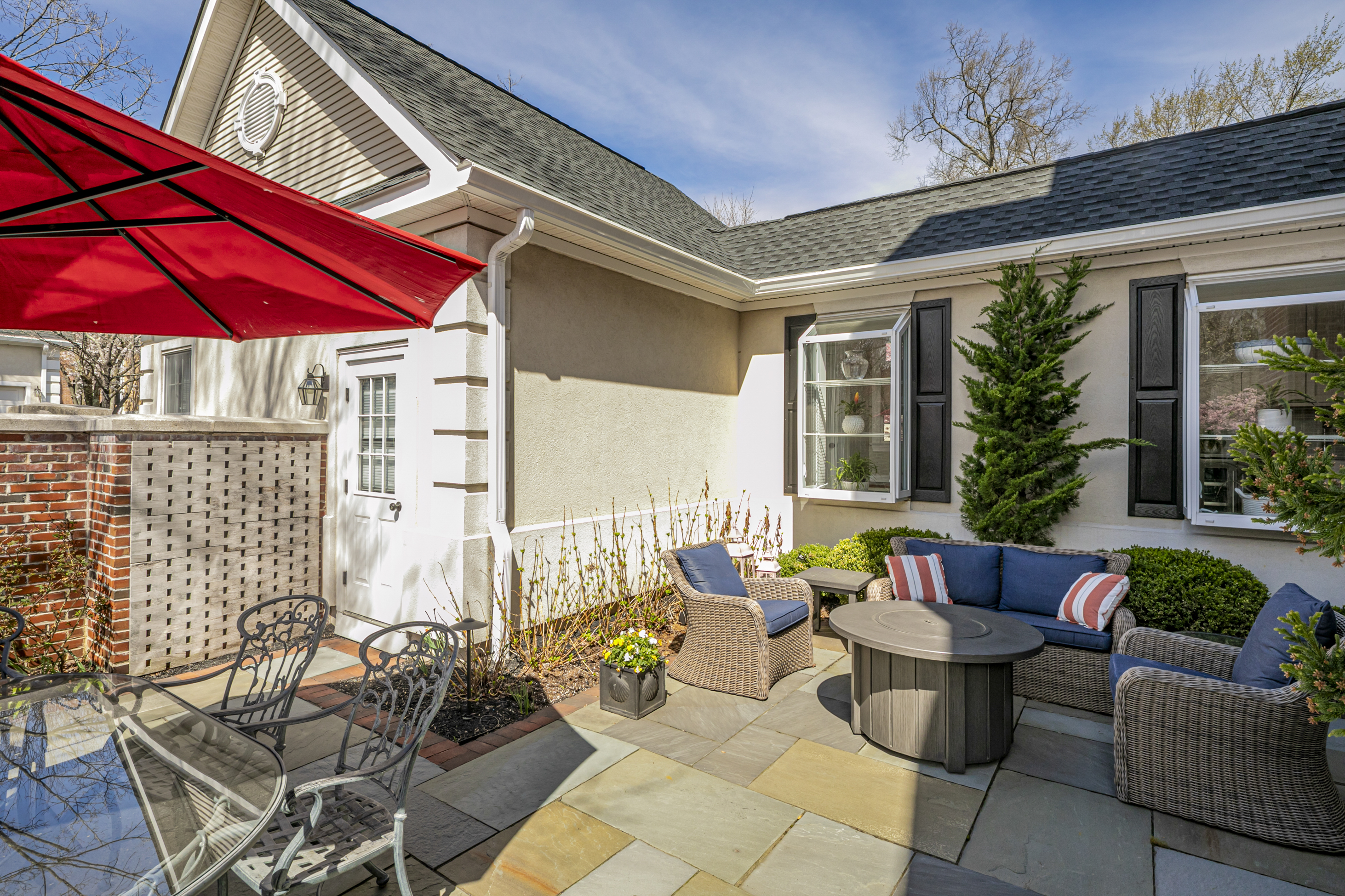  Exceptional Design and Thoughtful Updates in a Rare Governors Lane Offering - 物件實景