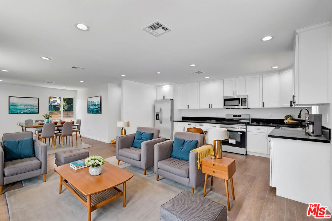 Reseda, California, 91335, United States, 10 Bedrooms Bedrooms, ,Residential,For Sale,1906500