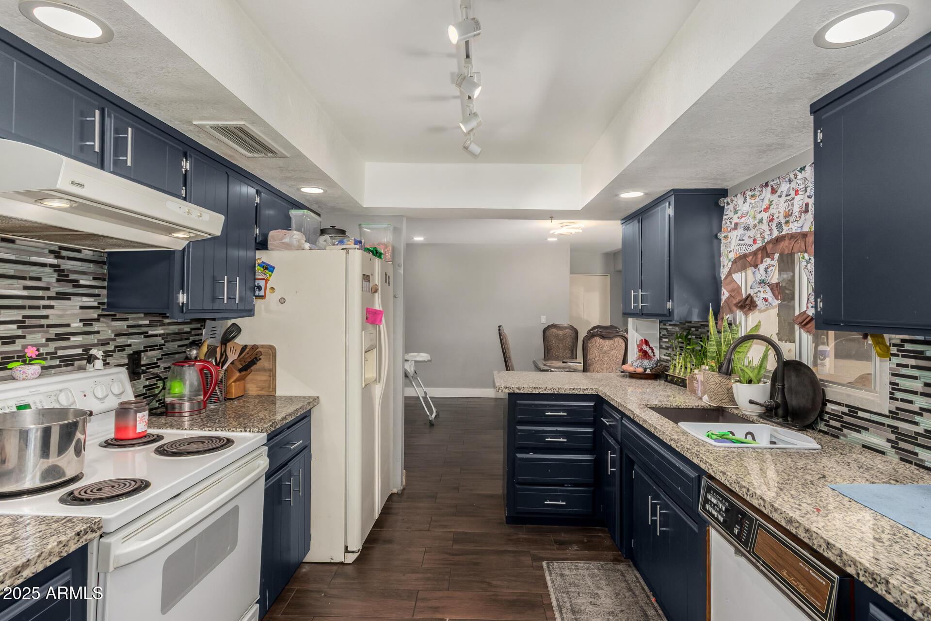 Phoenix, Arizona, 85051, United States, 5 Bedrooms Bedrooms, ,2 BathroomsBathrooms,Residential,For Sale,1987441