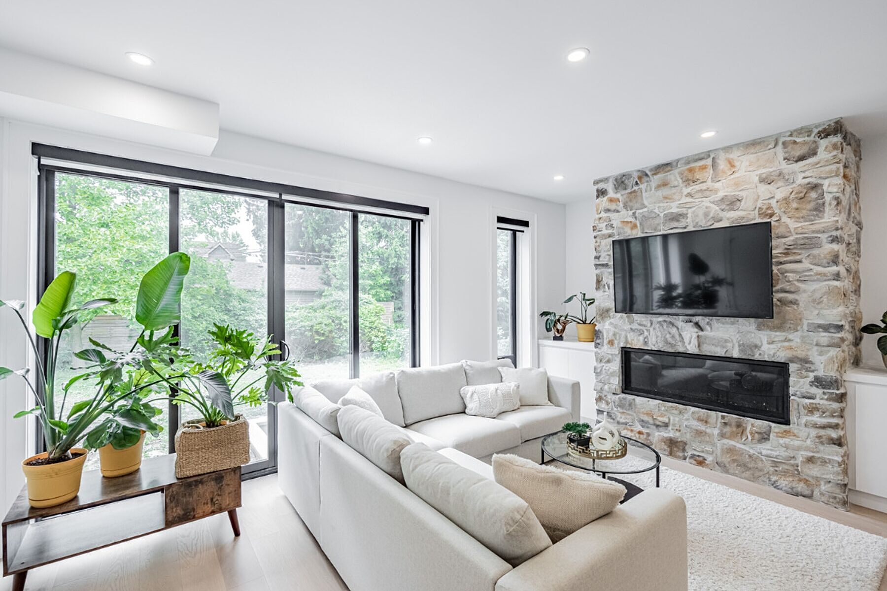  Custom Built Home - 物件實景