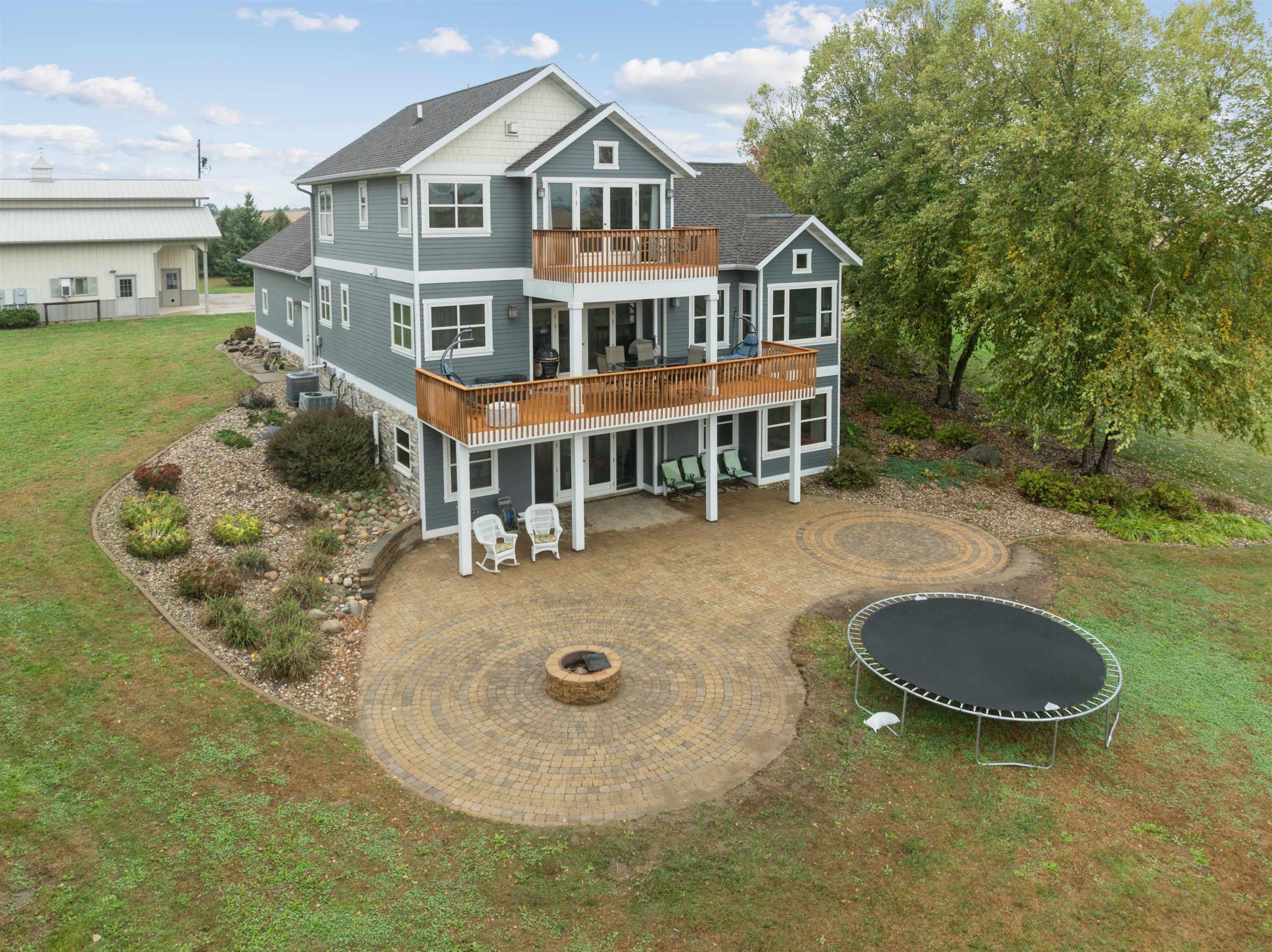 Waverly, Iowa, 50677, United States, 4 Bedrooms Bedrooms, ,4 BathroomsBathrooms,Residential,For Sale,1974808