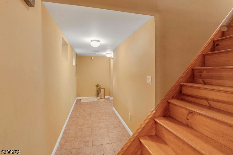 West Orange Twp., New Jersey, 07052, United States, 6 Bedrooms Bedrooms, ,4 BathroomsBathrooms,Residential,For Sale,1934575