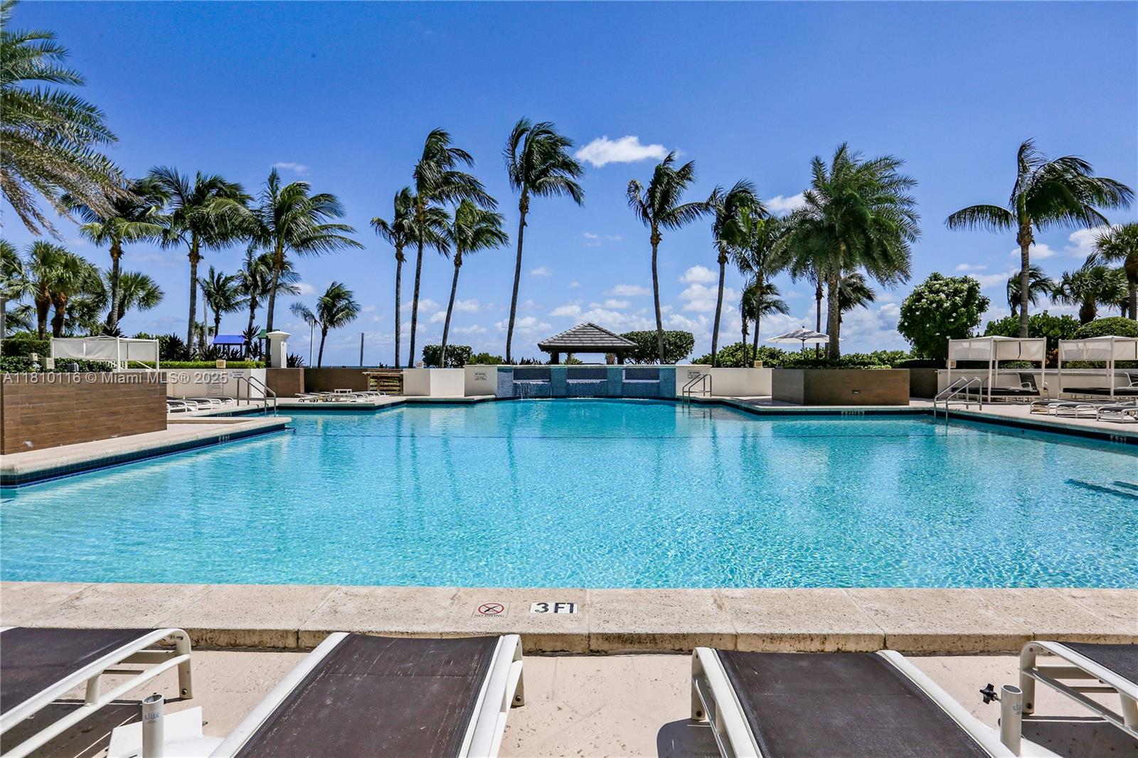 Miami Beach, Florida, 33140, United States, 2 Bedrooms Bedrooms, ,2 BathroomsBathrooms,Residential,For Sale,1838386