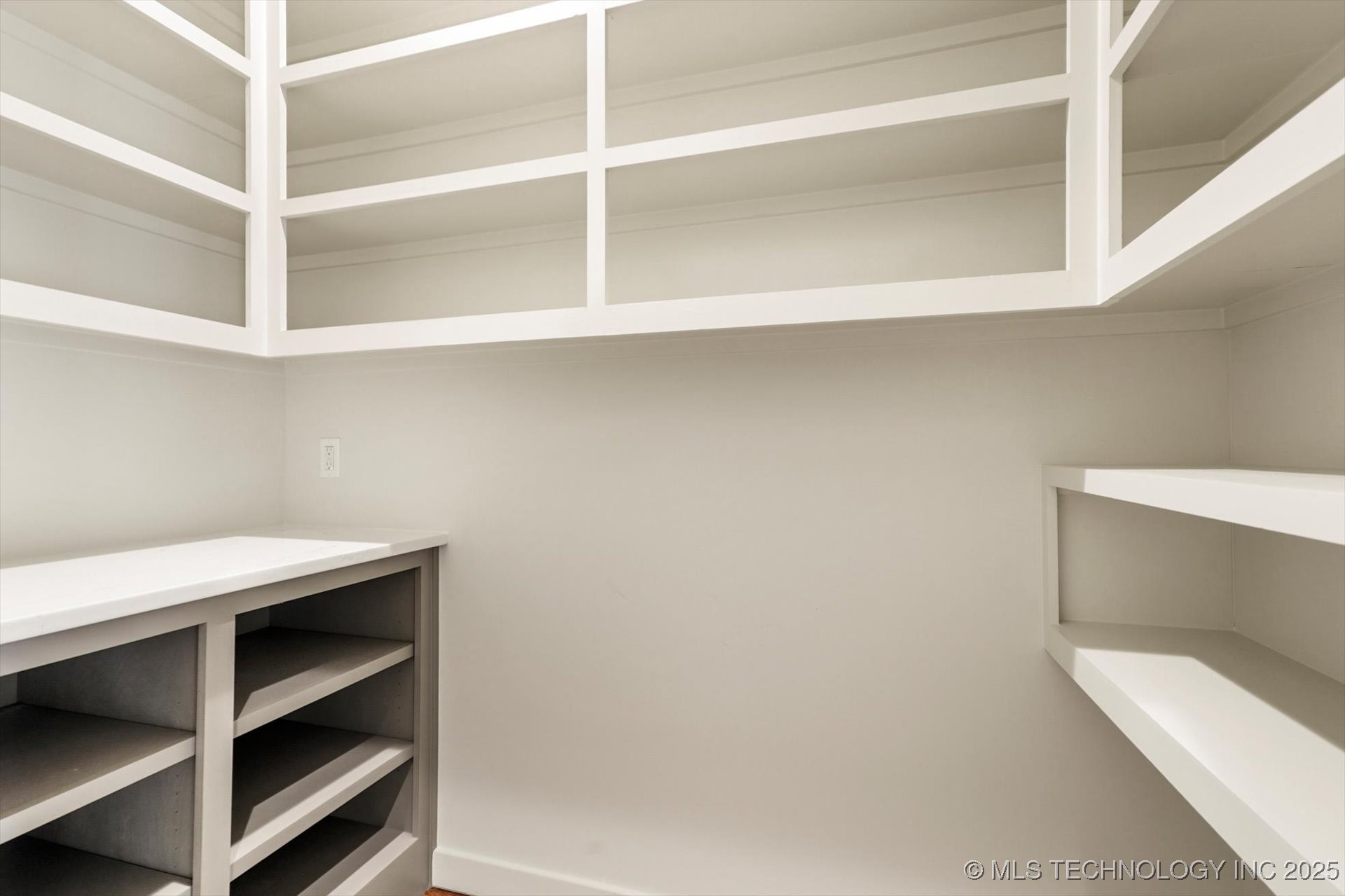 Broken Arrow, Oklahoma, 74012, United States, 5 Bedrooms Bedrooms, ,3 BathroomsBathrooms,Residential,For Sale,1991431