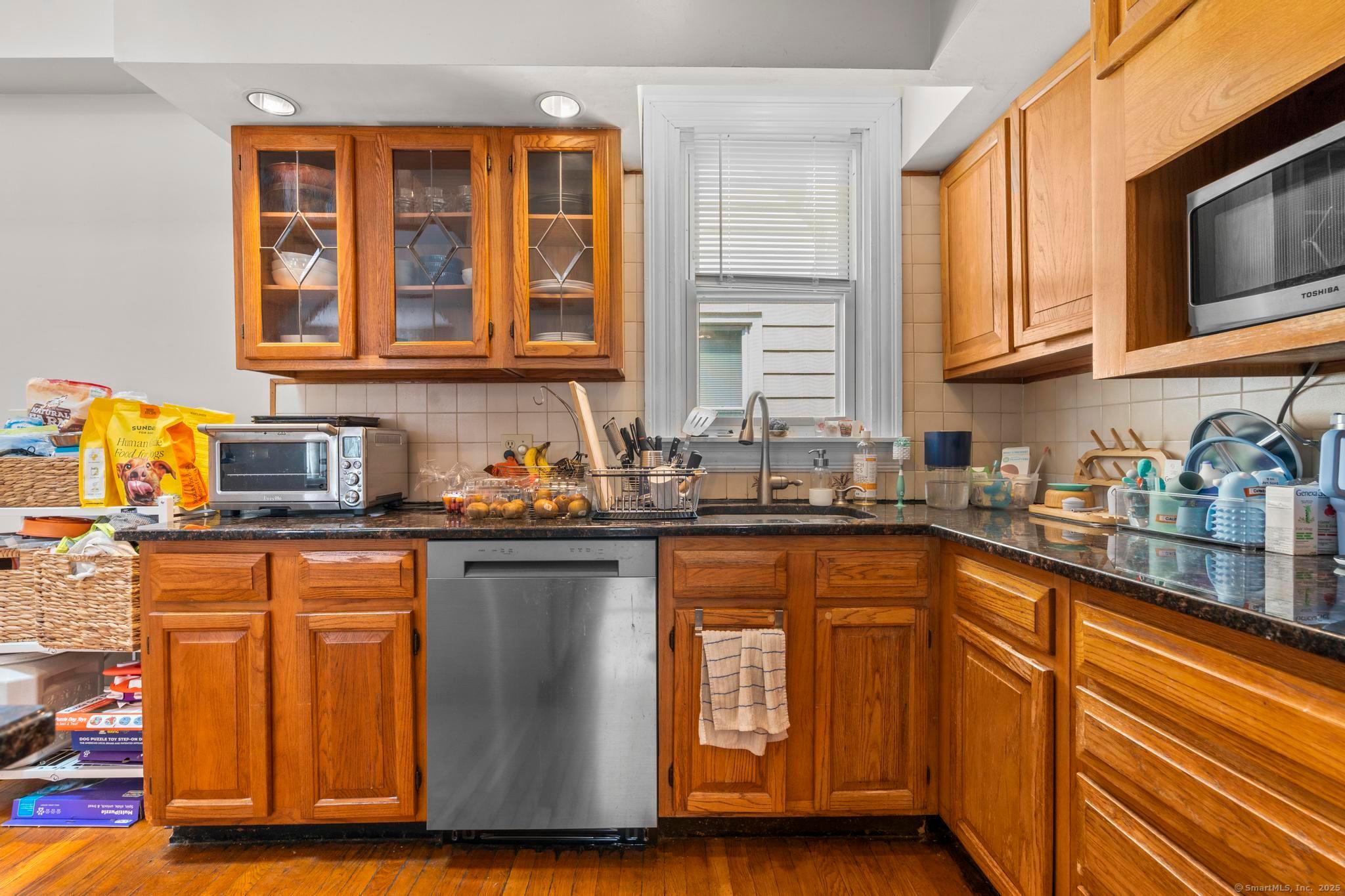 New Haven, Connecticut, 06511, United States, 5 Bedrooms Bedrooms, ,3 BathroomsBathrooms,Residential,For Sale,1930544