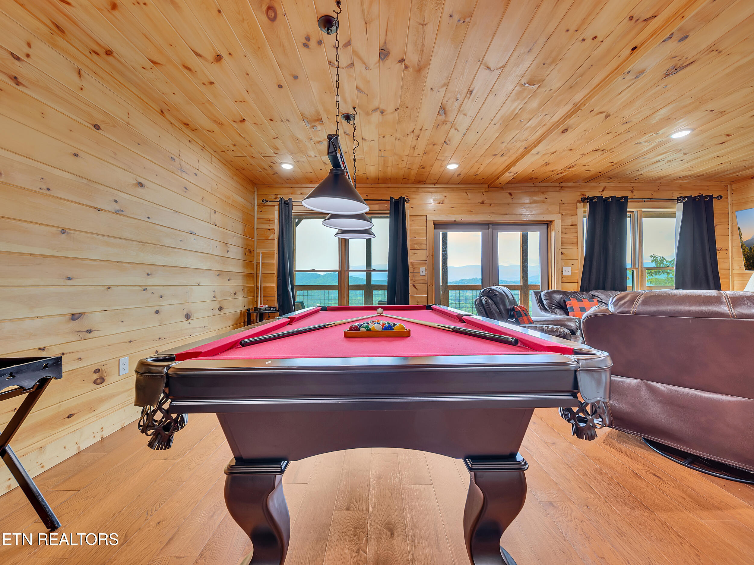 Sevierville, Tennessee, 37876, United States, 3 Bedrooms Bedrooms, ,4 BathroomsBathrooms,Residential,For Sale,1938196