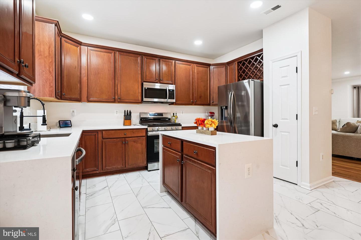 Woodbridge, Virginia, 22191, United States, 3 Bedrooms Bedrooms, ,4 BathroomsBathrooms,Residential,For Sale,1989023