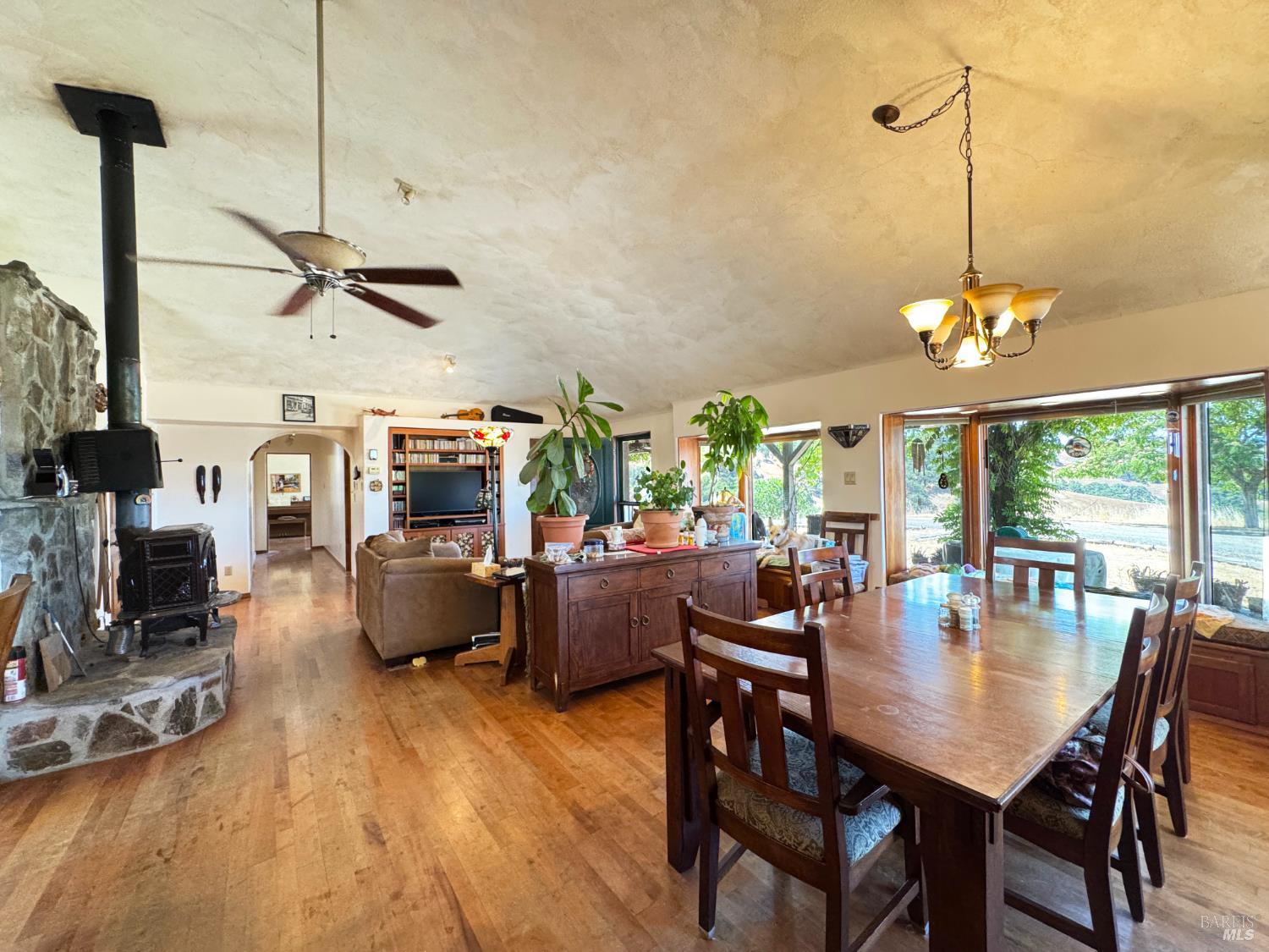Garberville, California, 95542, United States, 3 Bedrooms Bedrooms, ,2 BathroomsBathrooms,Residential,For Sale,1914332