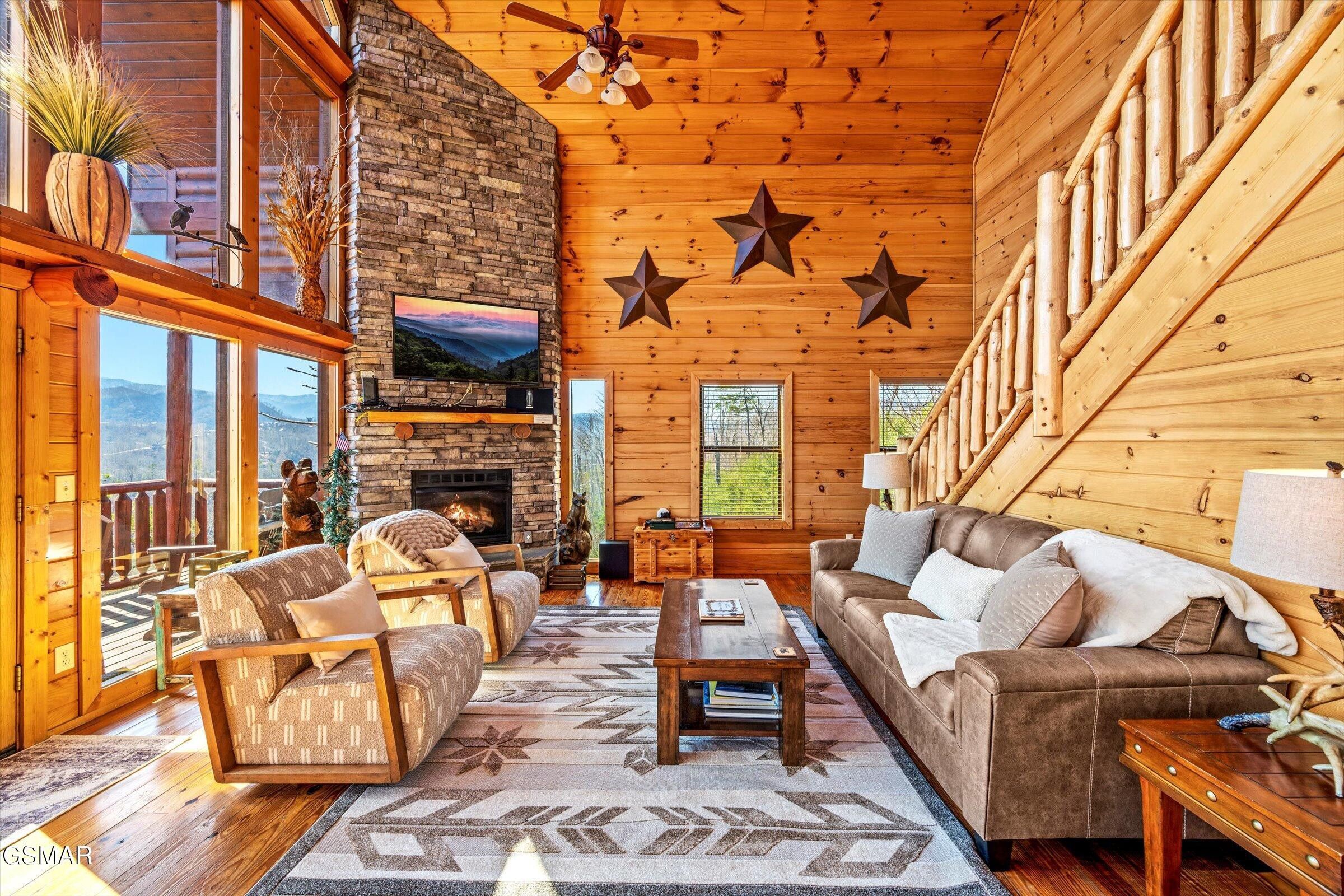 Gatlinburg, Tennessee, 37738, United States, 4 Bedrooms Bedrooms, ,5 BathroomsBathrooms,Residential,For Sale,1914228