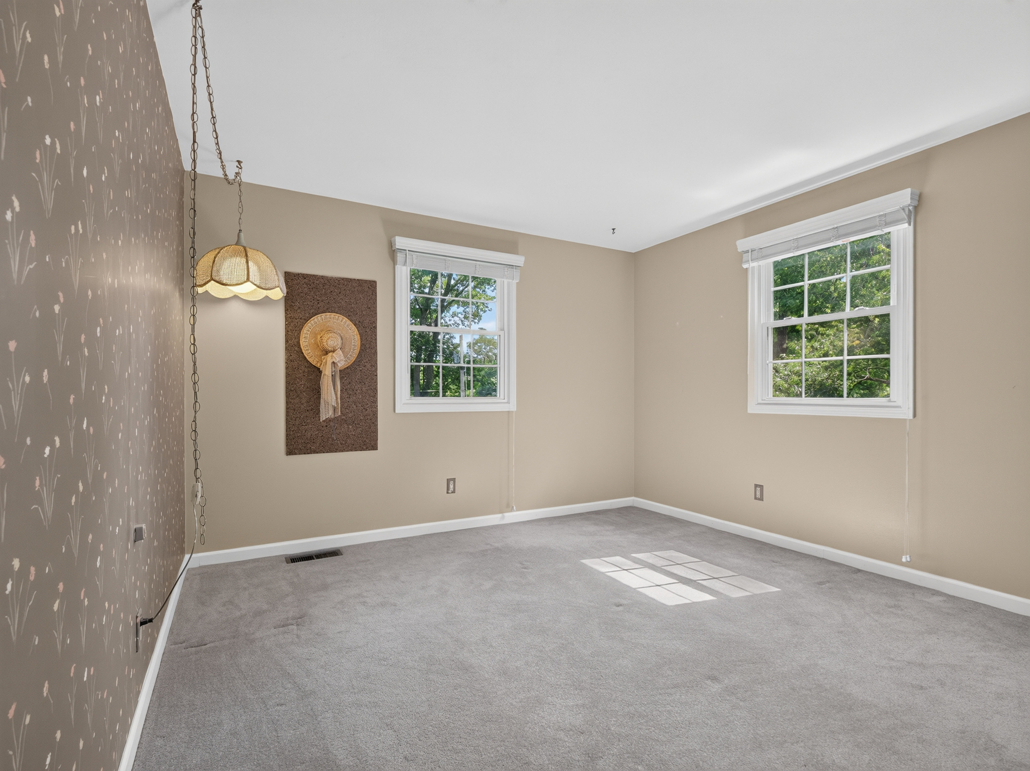  Well-Maintained 4 Bedroom Home on a Beautifully Landscaped Lot - 物件實景