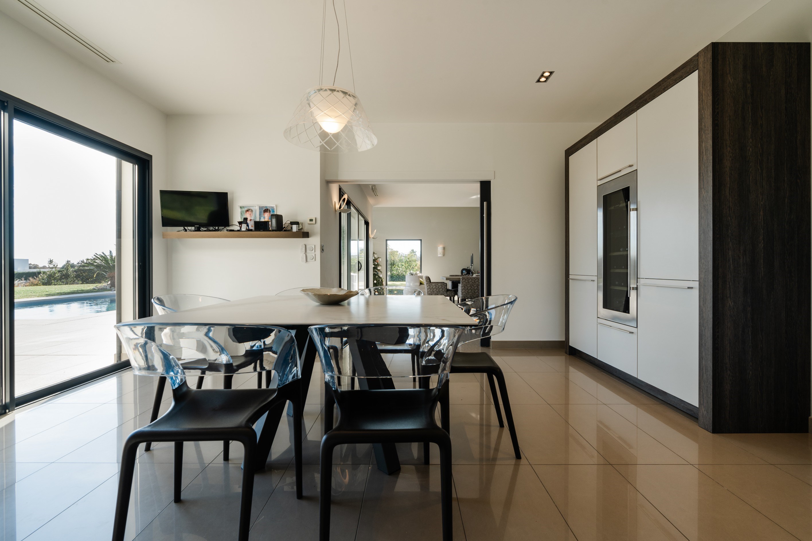  Exceptional contemporary single-storey home with pool - 物件實景