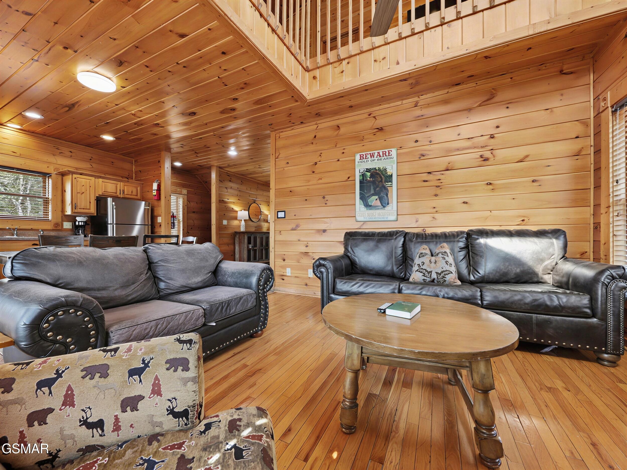 Gatlinburg, Tennessee, 37738, United States, 2 Bedrooms Bedrooms, ,3 BathroomsBathrooms,Residential,For Sale,2024380