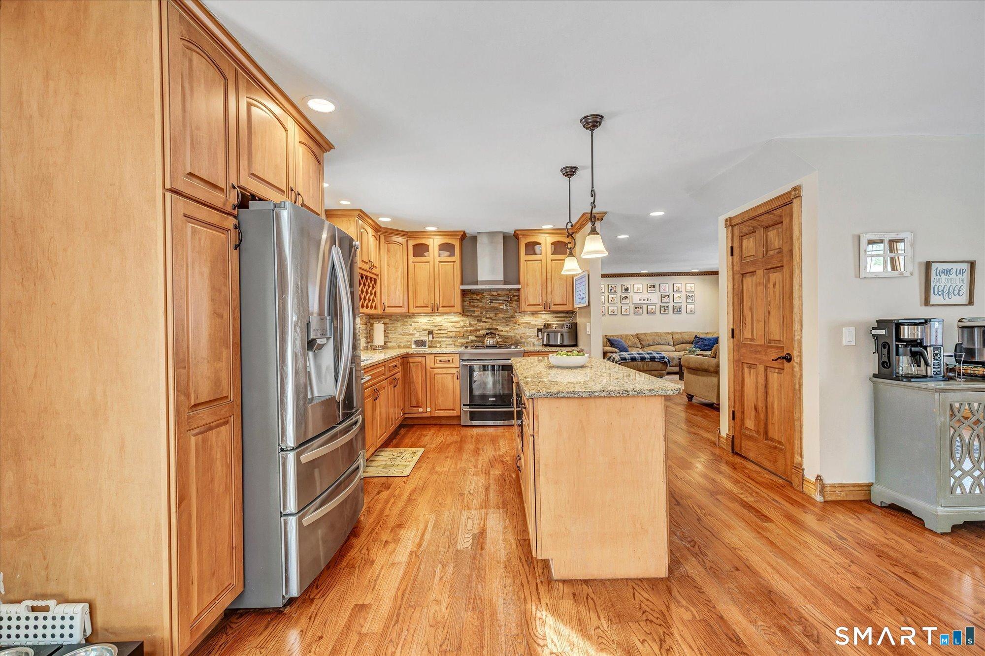 Milford, Connecticut, 06461, United States, 3 Bedrooms Bedrooms, ,3 BathroomsBathrooms,Residential,For Sale,2012517