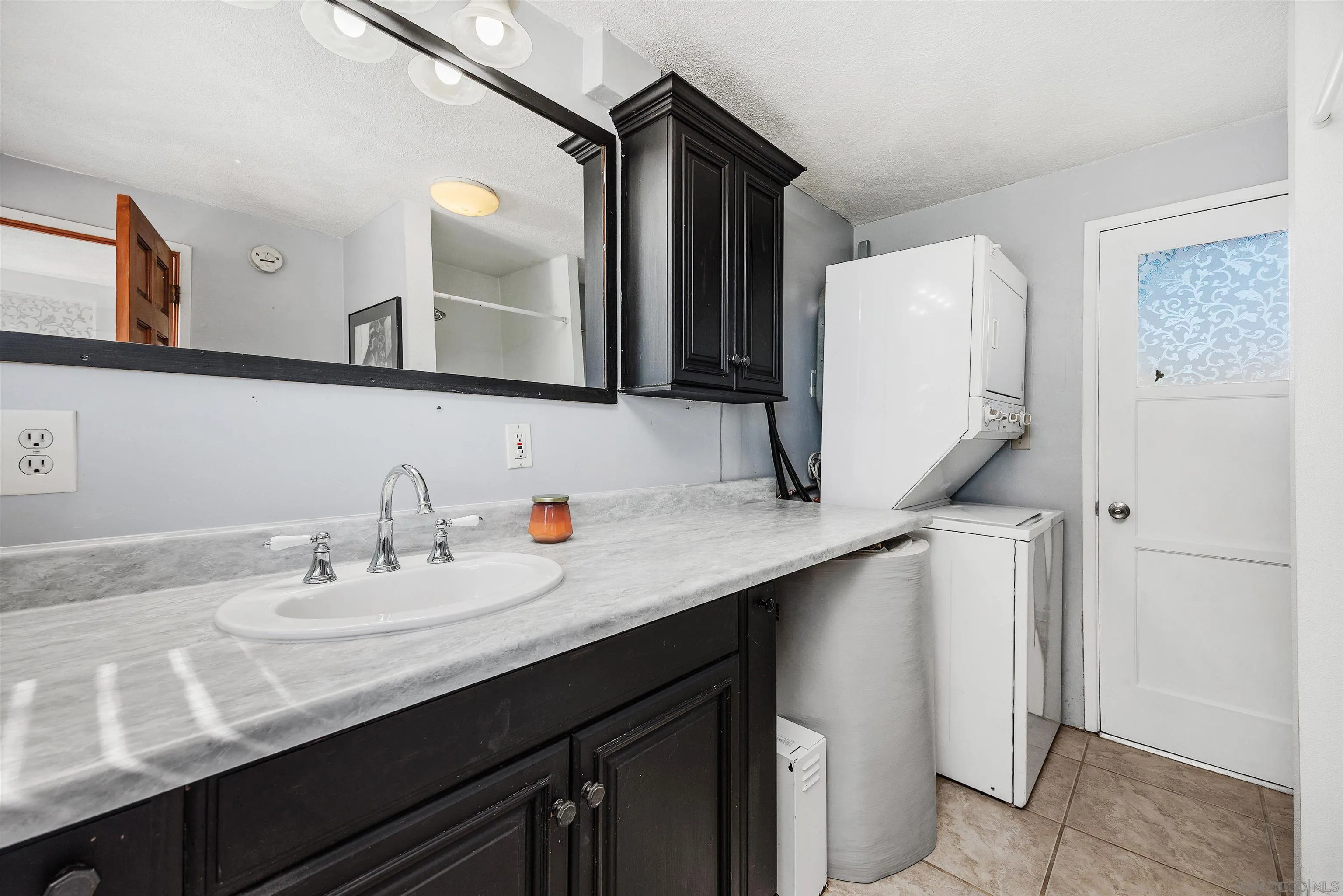 Valley Center, California, 92082, United States, 2 Bedrooms Bedrooms, ,3 BathroomsBathrooms,Residential,For Sale,1988929