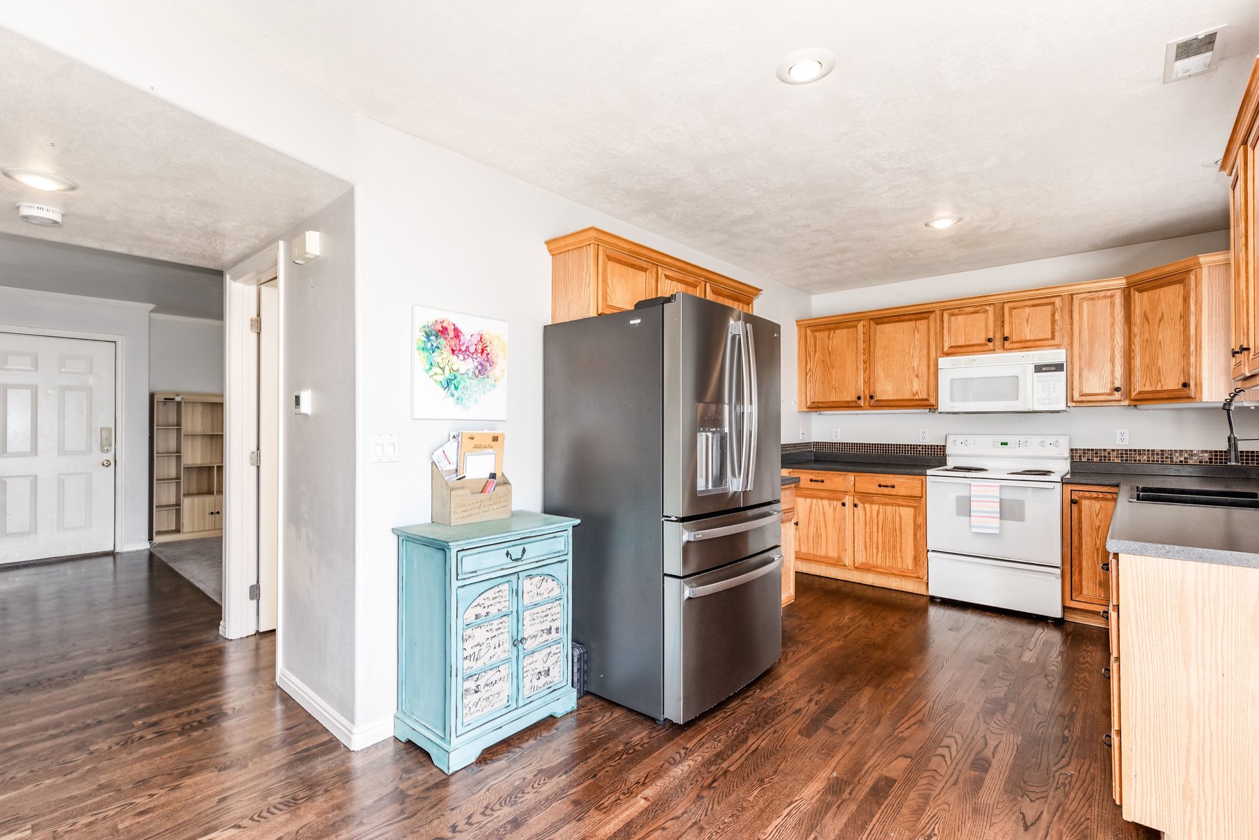  Your Perfect Townhome: Spacious Layout, Finished Basement & Relaxing Back Patio - 物件實景