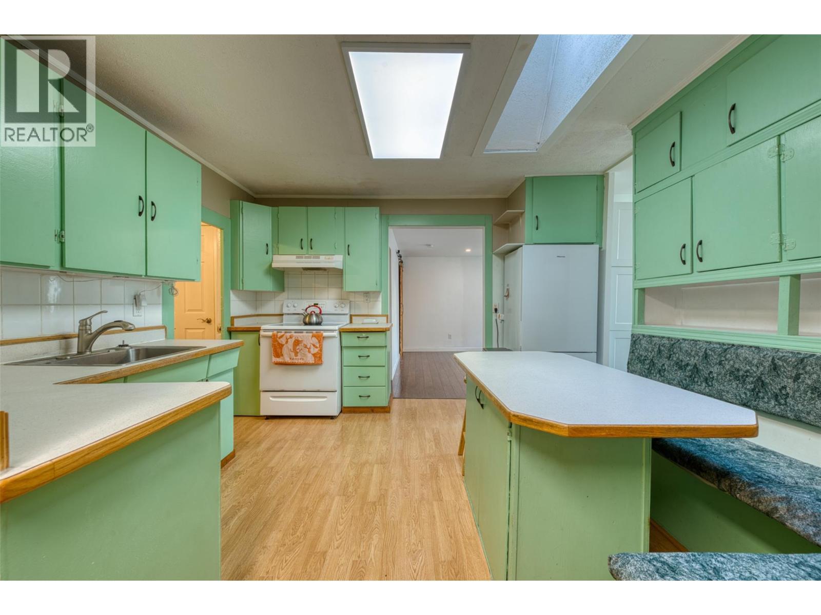 KELOWNA, British Columbia, V1Y 6S9, CA, 5 Bedrooms Bedrooms, ,3 BathroomsBathrooms,Residential,For Sale,1876948