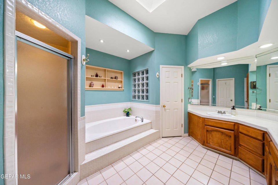 El Paso, Texas, 79912, United States, 4 Bedrooms Bedrooms, ,2 BathroomsBathrooms,Residential,For Sale,1921658
