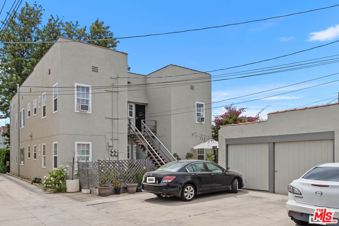 Los Angeles, California, 90019, United States, 6 Bedrooms Bedrooms, ,Residential,For Sale,1908523