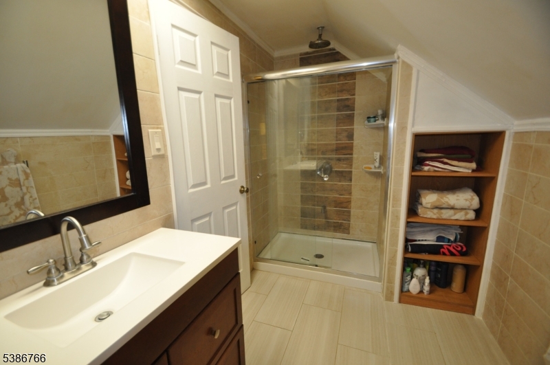 Burlington, Springfield Township`, New Jersey, 07081, United States, 4 Bedrooms Bedrooms, ,3 BathroomsBathrooms,Residential,For Sale,1979460