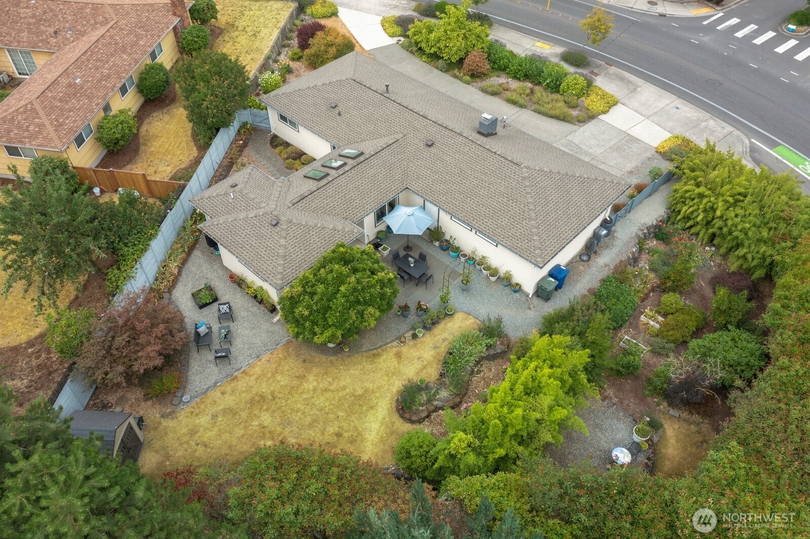 Bellevue, Washington, 98006, United States, 4 Bedrooms Bedrooms, ,1 BathroomBathrooms,Residential,For Sale,1913092