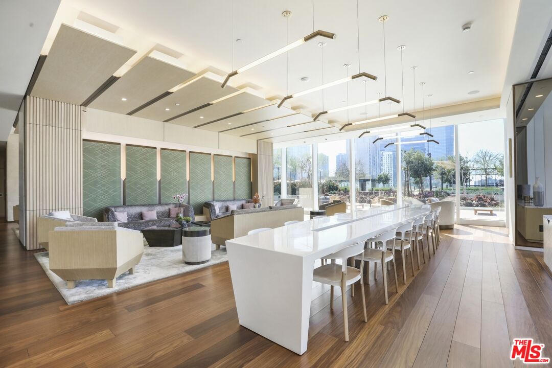 Los Angeles, California, 90017, United States, 1 Bedroom Bedrooms, ,2 BathroomsBathrooms,Residential,For Sale,1987856