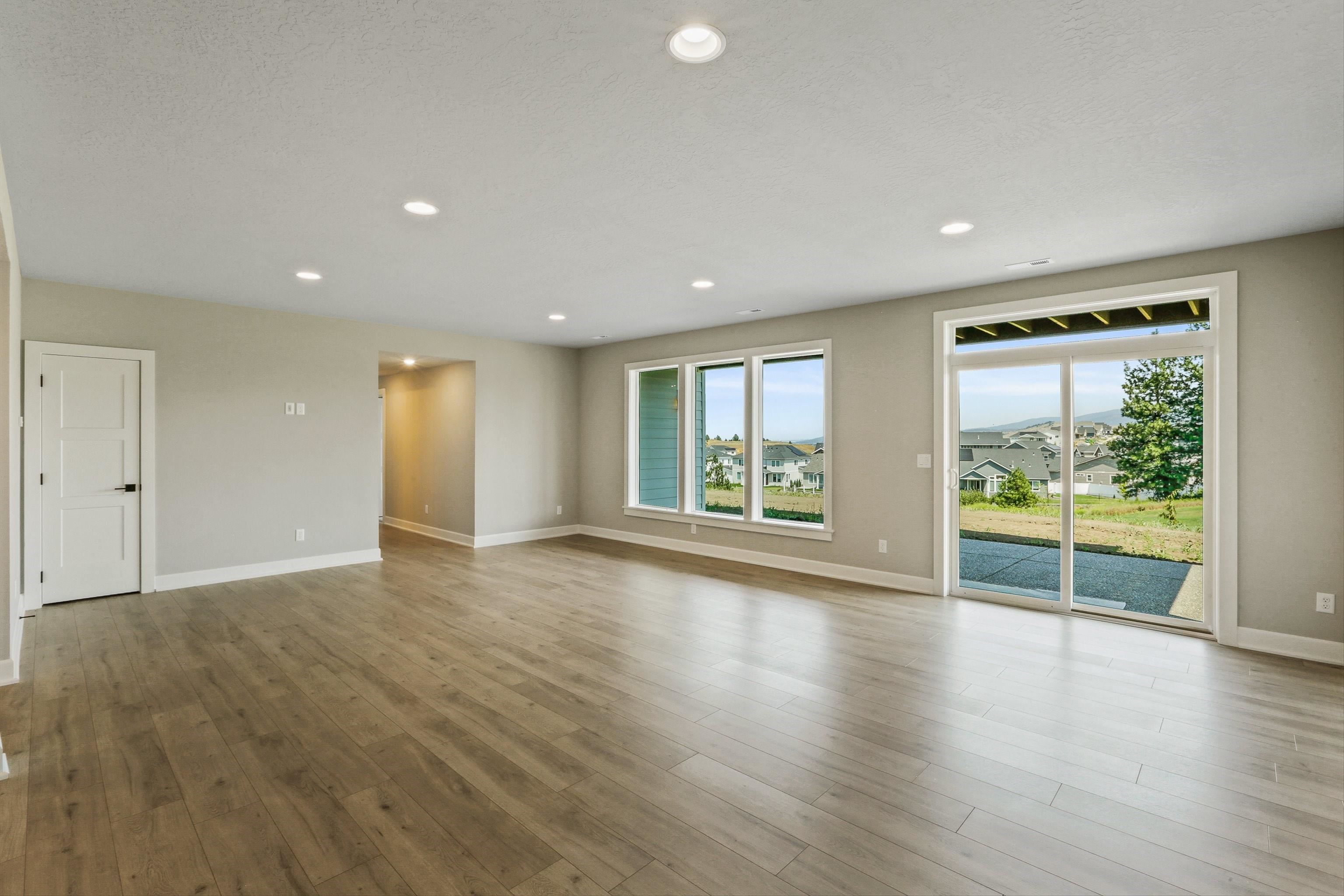 Spokane, Washington, 99223, United States, 5 Bedrooms Bedrooms, ,4 BathroomsBathrooms,Residential,For Sale,1999672