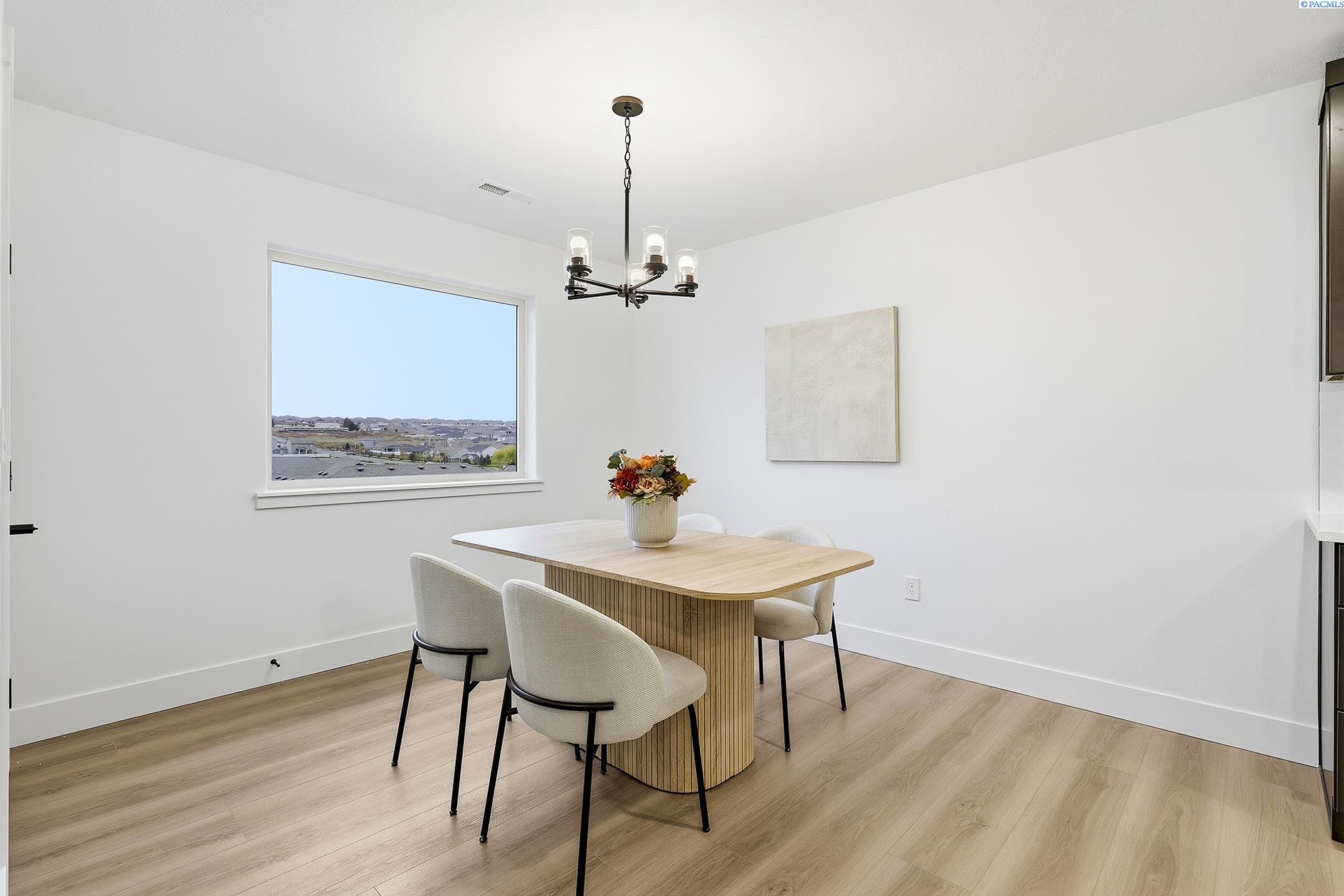 Kennewick, Washington, 99338, United States, 3 Bedrooms Bedrooms, ,2 BathroomsBathrooms,Residential,For Sale,2000655