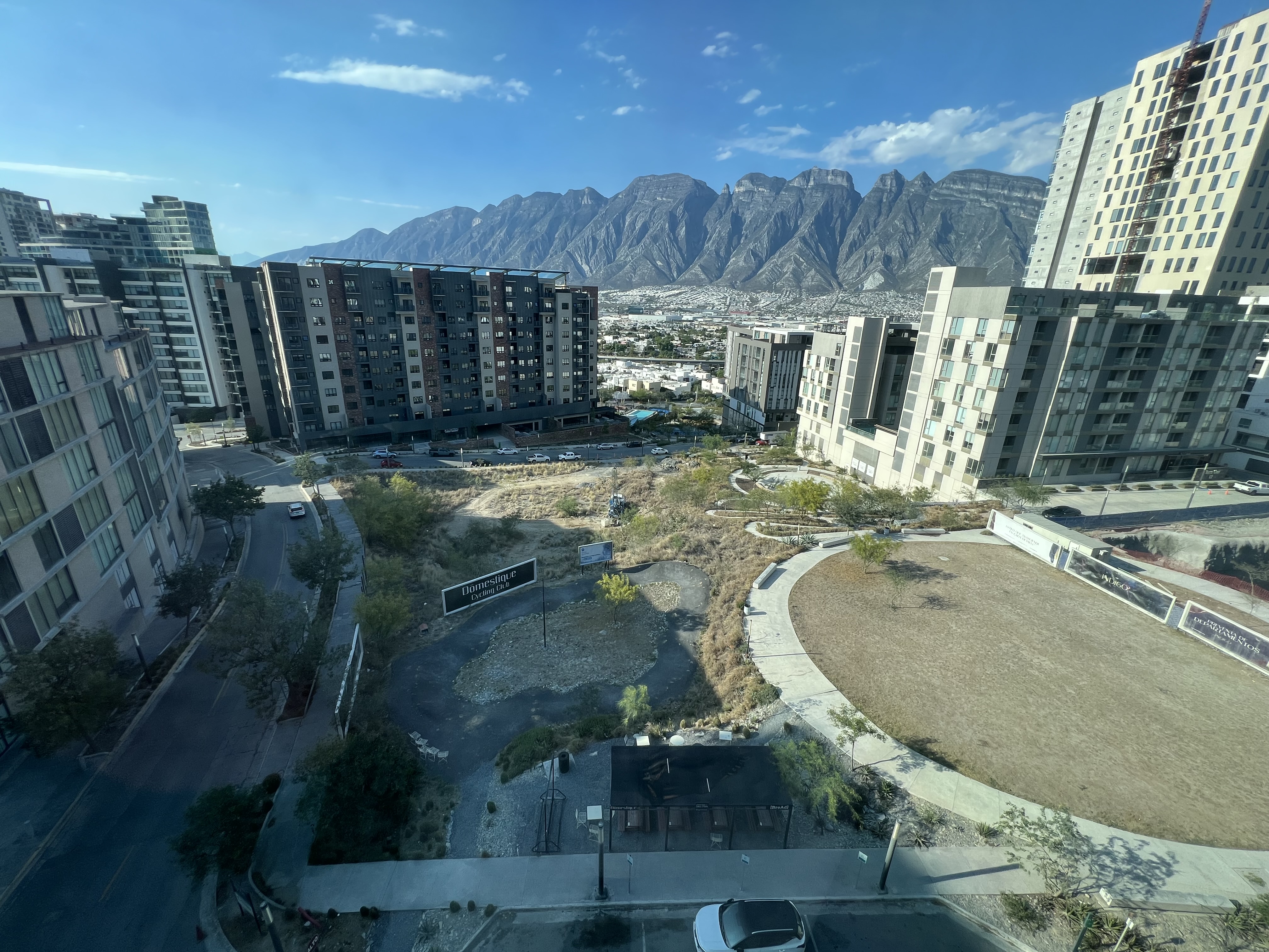  Modern Turnkey Apartment with Panoramic Mountain Views - 物件實景