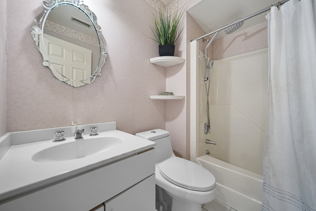 Salem, Massachusetts, 01970, United States, 3 Bedrooms Bedrooms, ,3 BathroomsBathrooms,Residential,For Sale,1990420