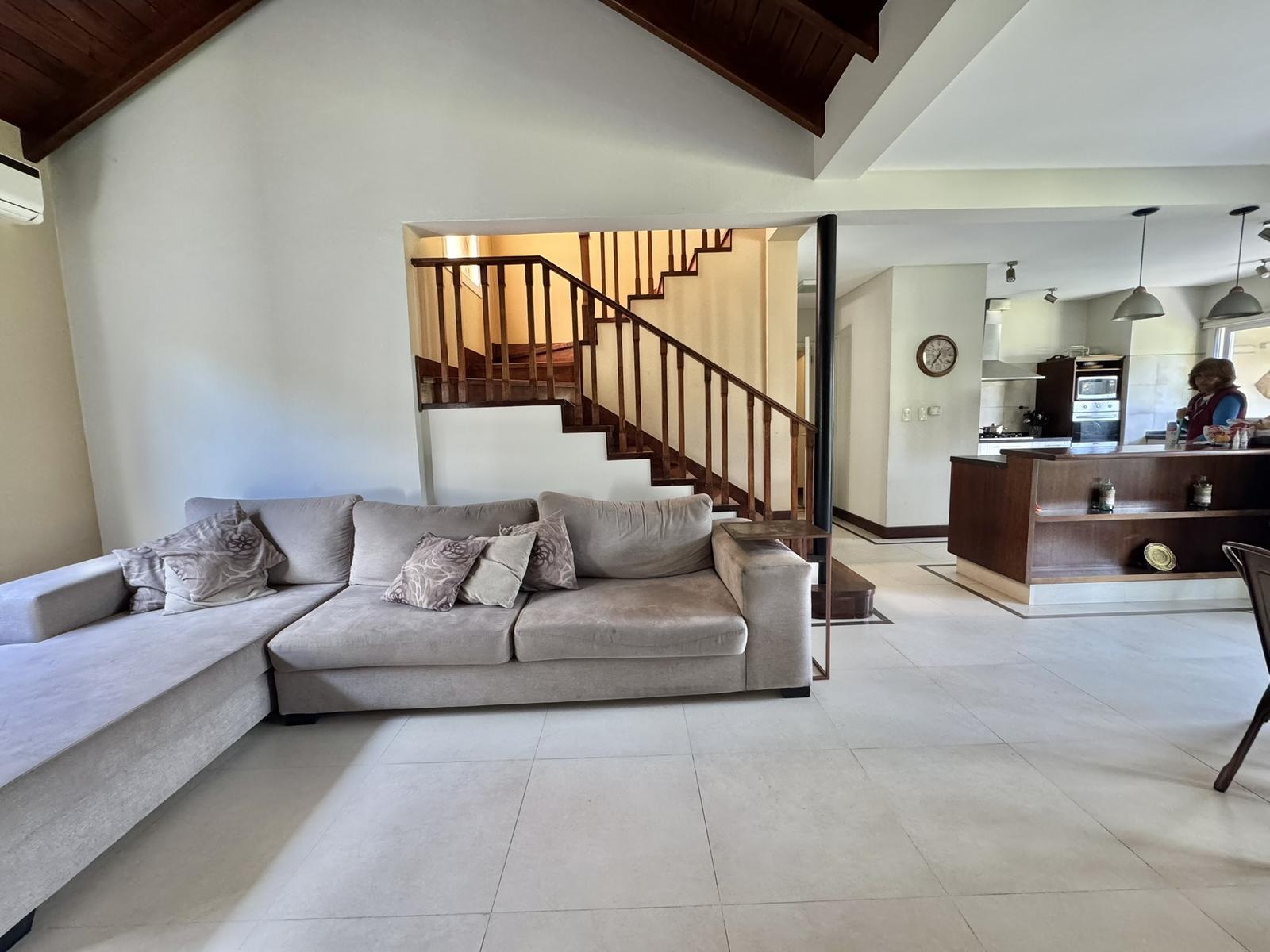 Godoy Cruz, AR-M, AR, 5 Bedrooms Bedrooms, ,4 BathroomsBathrooms,Residential,For Sale,1961859