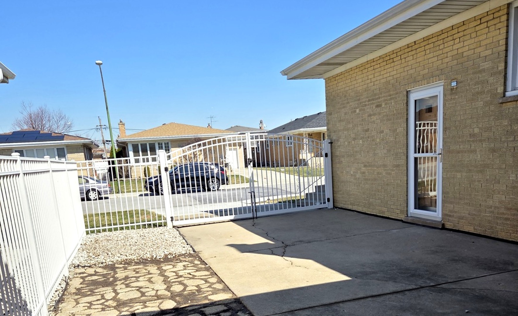 Chicago, Illinois, 60656, United States, 2 Bedrooms Bedrooms, ,2 BathroomsBathrooms,Residential,For Sale,2028341