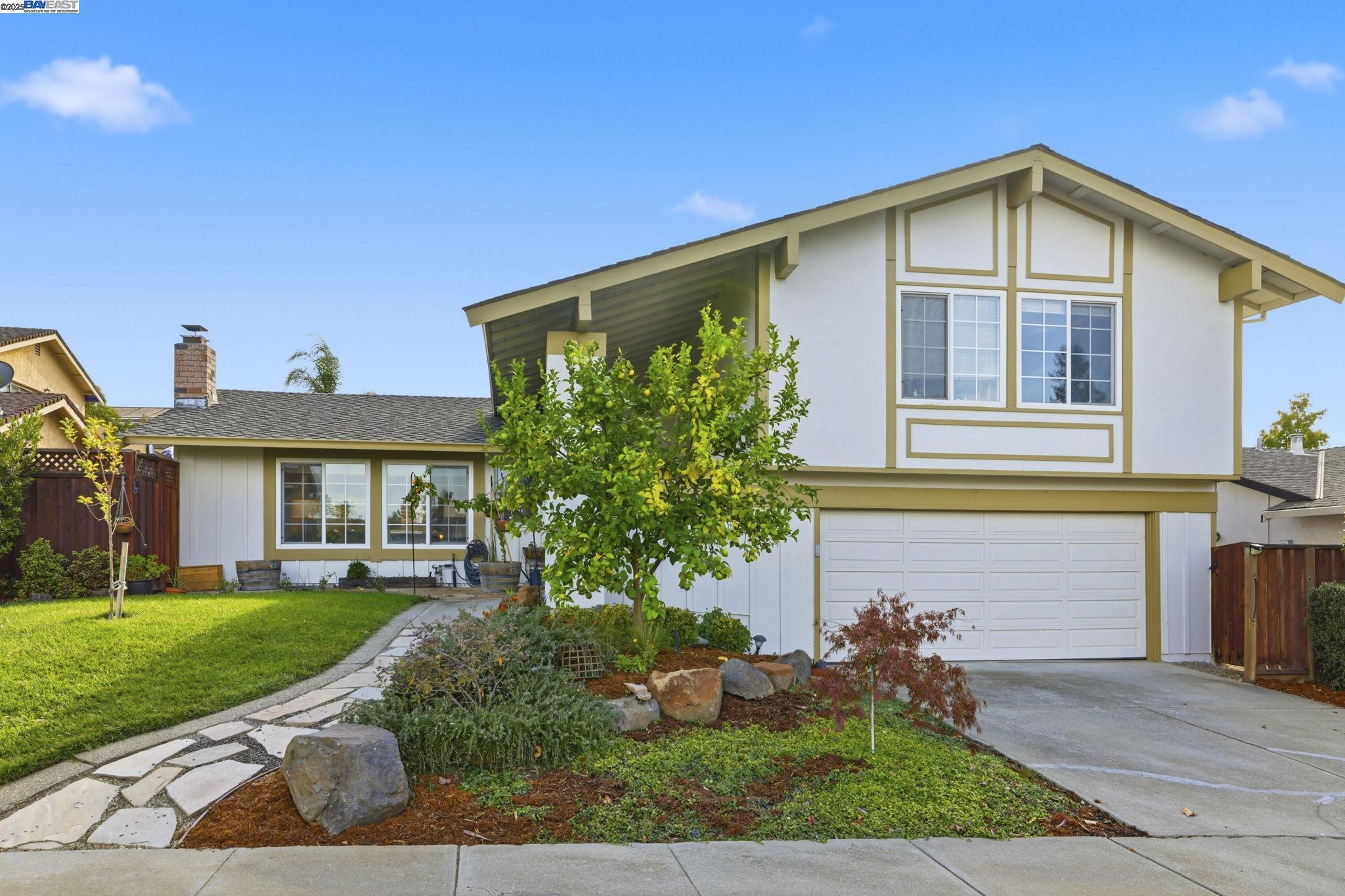 Pleasanton, California, 94566, United States, 4 Bedrooms Bedrooms, ,2 BathroomsBathrooms,Residential,For Sale,1988174