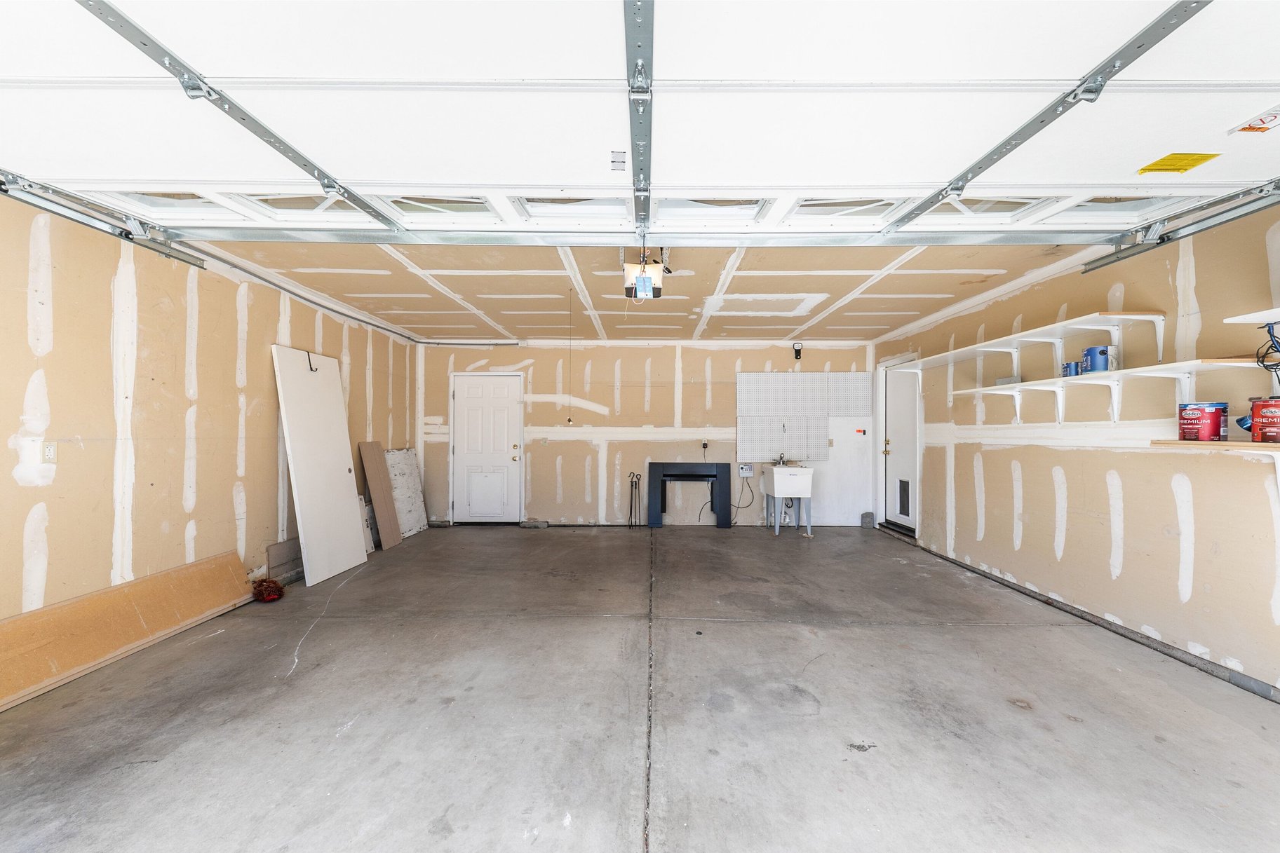  3 Bedrooms, 2 bath, 2 car garage, single level home in Minden NV - 物件實景