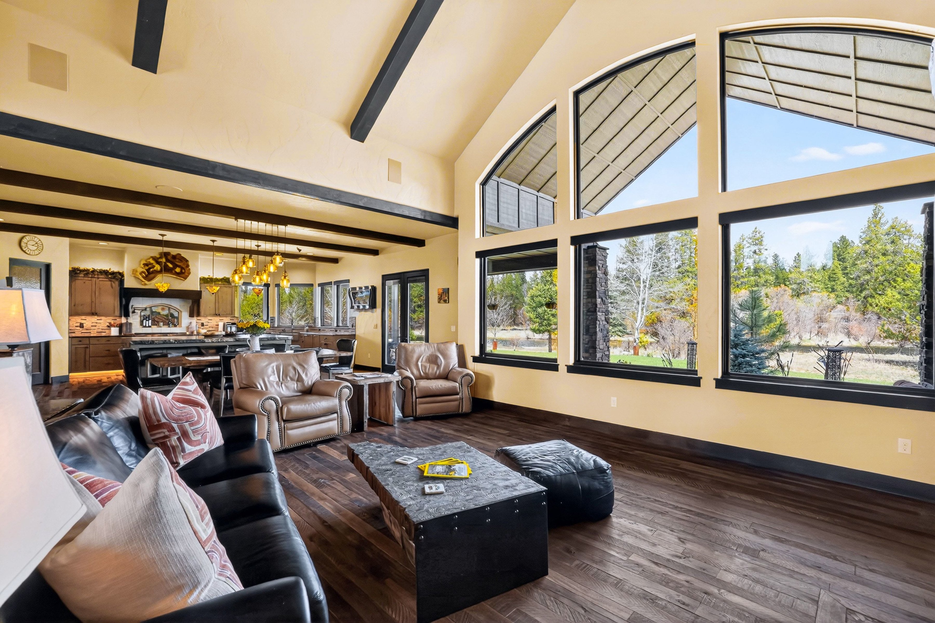  Stunning Home with Payette River Frontage on 2.66 Acres in McCall, Idaho - 物件實景