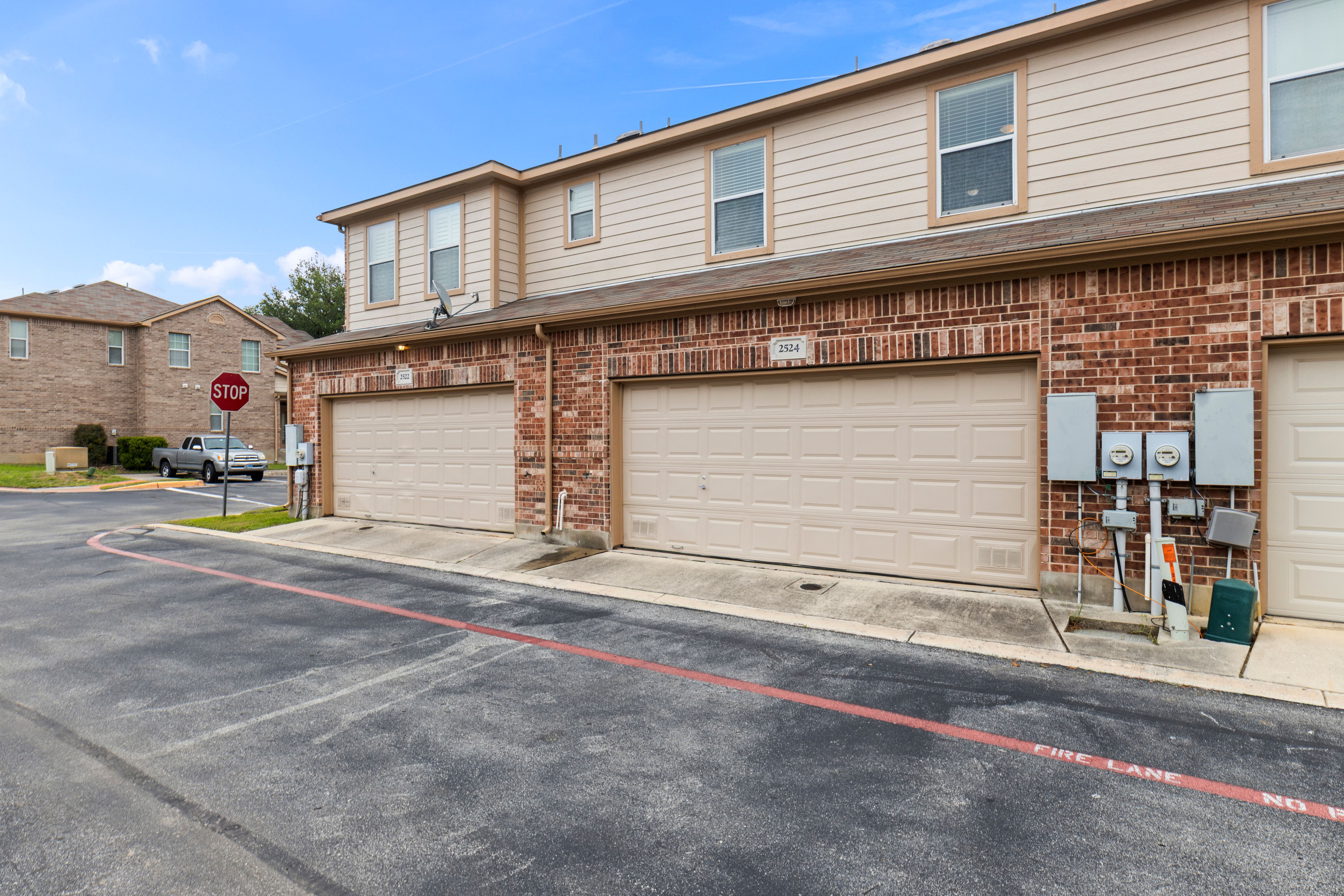  Spacious 3BR Townhome in Prime North San Antonio Location - 物件實景