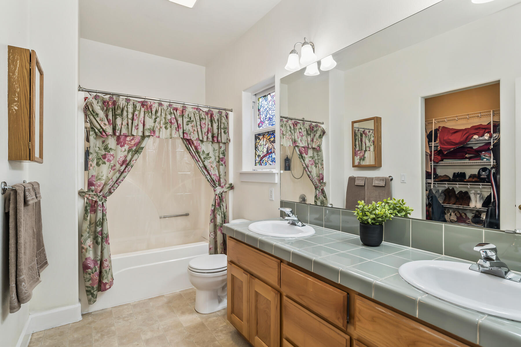 Bend, Oregon, 97702, United States, 4 Bedrooms Bedrooms, ,4 BathroomsBathrooms,Residential,For Sale,1992804