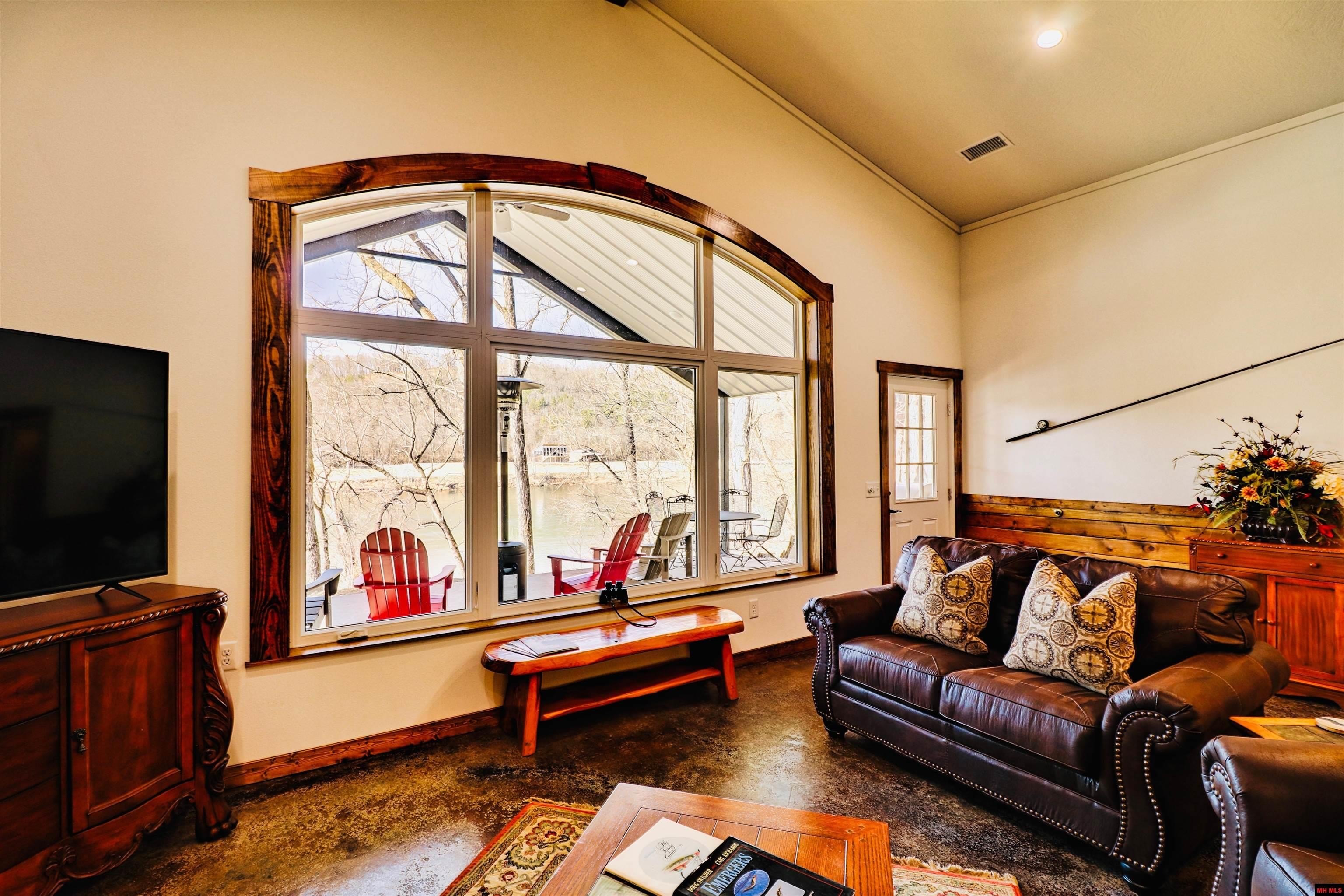 Norfork, Arkansas, 72658, United States, 4 Bedrooms Bedrooms, ,4 BathroomsBathrooms,Residential,For Sale,2037345