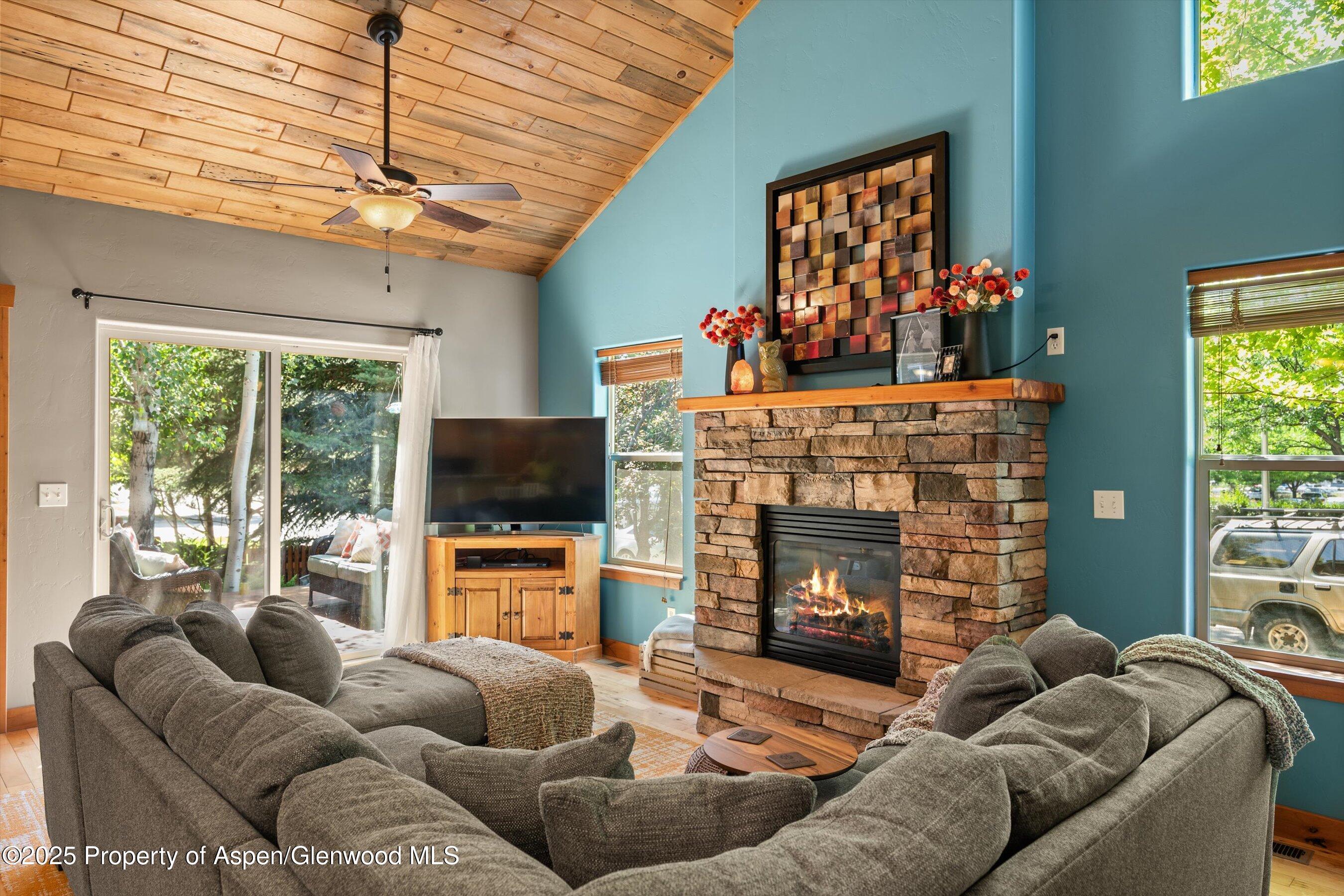 Glenwood Springs, Colorado, 81601, United States, 3 Bedrooms Bedrooms, ,3 BathroomsBathrooms,Residential,For Sale,1874511