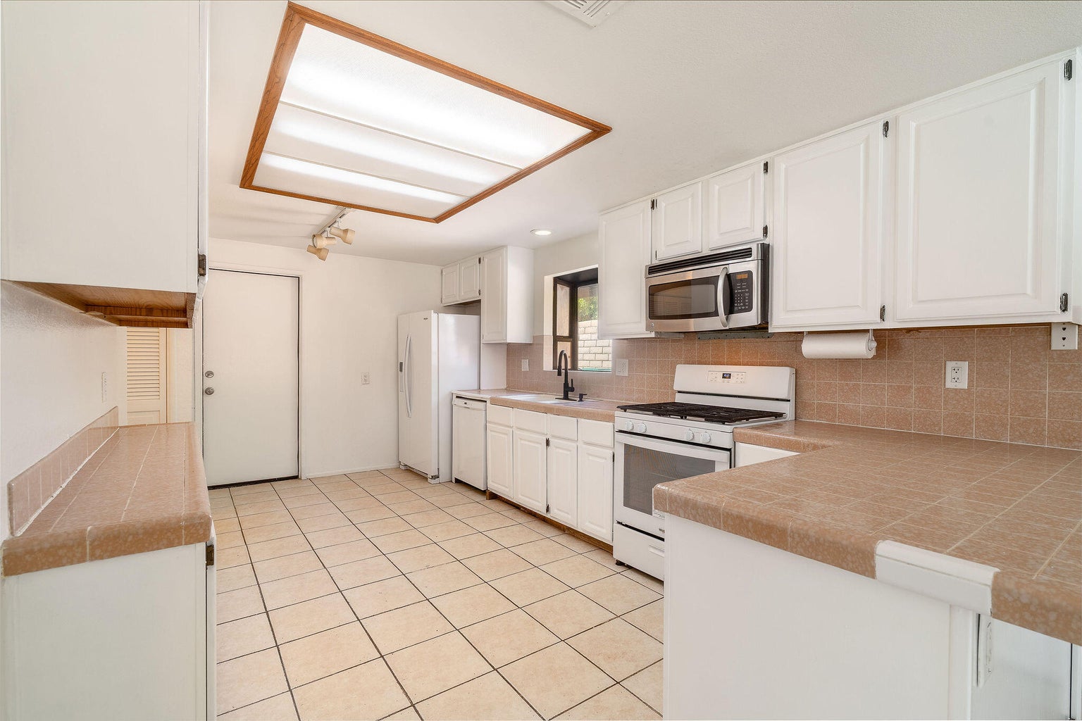 Cathedral City, California, 92234, United States, 3 Bedrooms Bedrooms, ,2 BathroomsBathrooms,Residential,For Sale,1975039