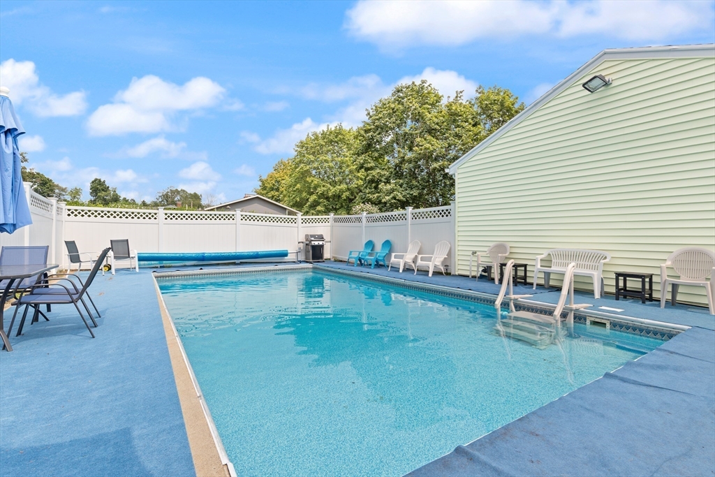 Easton, Massachusetts, 02375, United States, 6 Bedrooms Bedrooms, ,2 BathroomsBathrooms,Residential,For Sale,1927238