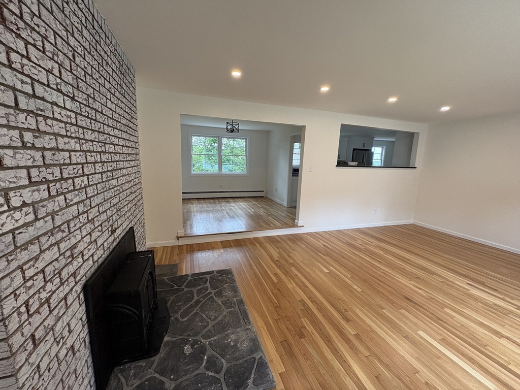 Lowell, Massachusetts, 01852, United States, 4 Bedrooms Bedrooms, ,3 BathroomsBathrooms,Residential,For Sale,1885634