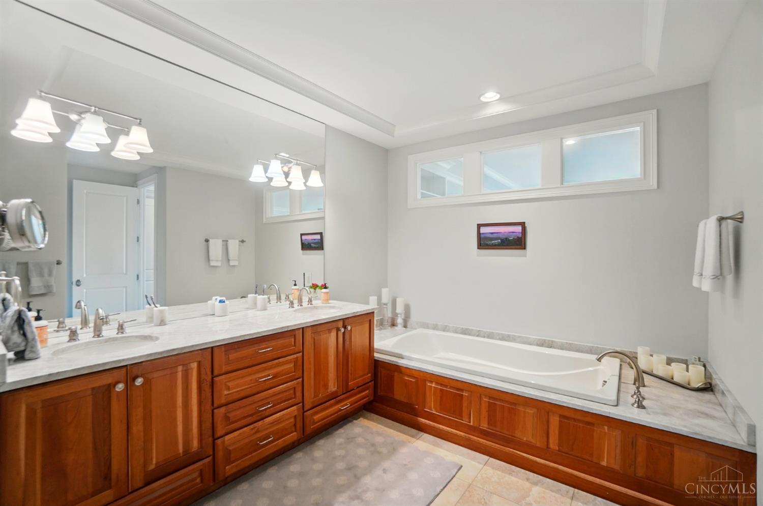 Cincinnati, Ohio, 45202, United States, 3 Bedrooms Bedrooms, ,4 BathroomsBathrooms,Residential,For Sale,1850372